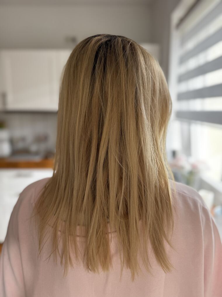 Vorher: blondes Haar, ungleichmäßig